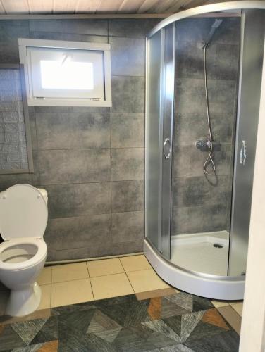 a bathroom with a shower and a toilet at Krainya hata in Szack