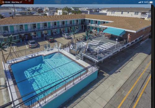 an overhead view of a large swimming pool in a building at Surfcomber Motel in Wildwood