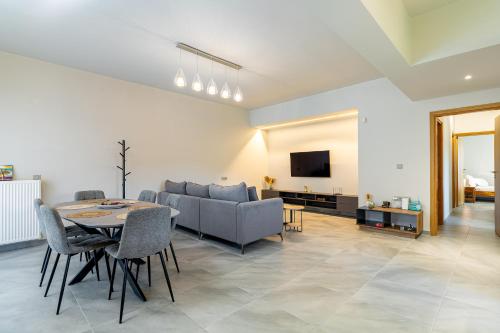 Oikia Azilakas 3 Bedroom House with Parking