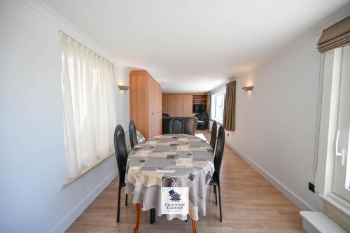a dining room with a table and chairs at Drakkar in Wenduine