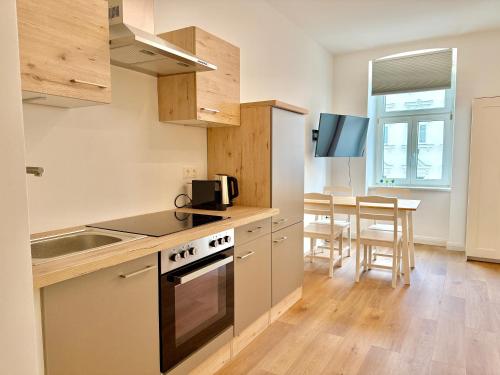 Stylish Renovated Apartment with Free Parking