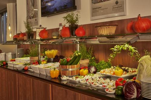 Makanan di atau berdekatan hotel