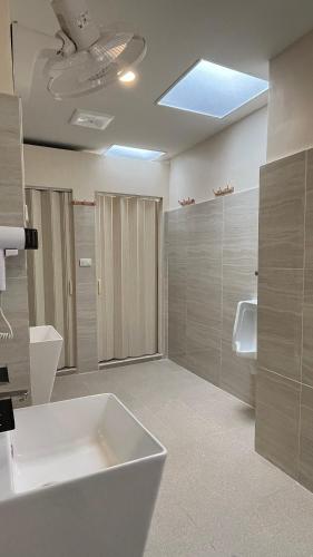 a bathroom with a toilet and a sink and a urinal at Wonderful Bangkok in Bangkok