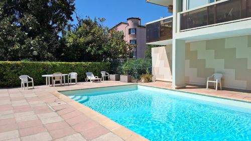 LE PALMIER App vue mer - Piscine- Plage - Place de parking privée