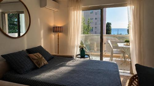 LE PALMIER App vue mer - Piscine- Plage - Place de parking privée