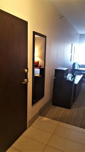 Ein Bett oder Betten in einem Zimmer der Unterkunft Country Inn & Suites by Radisson, Bryant Little Rock , AR