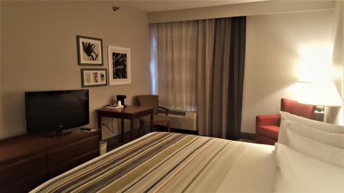 TV/Unterhaltungsangebot in der Unterkunft Country Inn & Suites by Radisson, Bryant Little Rock , AR