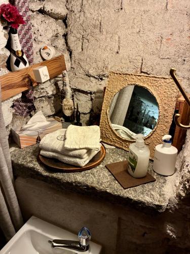 THE OLD CELLAR no shower!