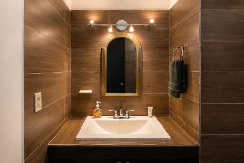 a bathroom with a sink and a mirror at Alameda Suites & CAS - Centro Monterrey in Monterrey
