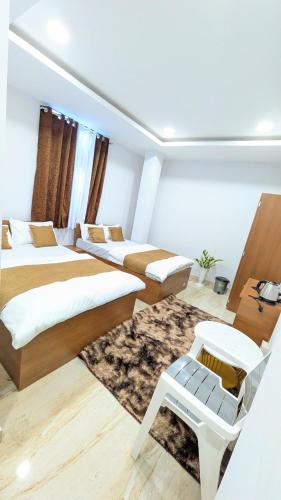 En eller flere senge i et værelse på Accomoon hotel