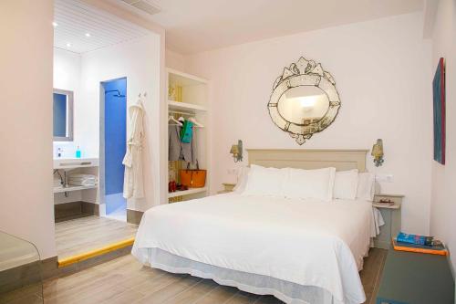 Gallery image of Overland Suites Catedral in Seville