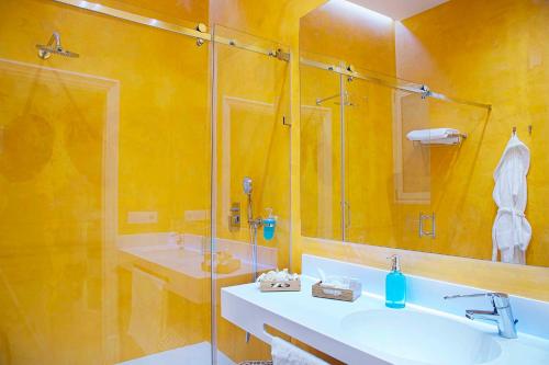 Overland Suites Catedral photo 74