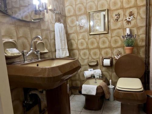a bathroom with a sink and a toilet at Elenas house in Kánithos