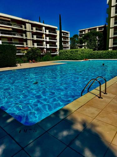 Sea on foot AC Pool Top floor Estérel