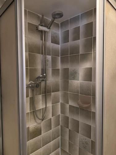 a shower with a shower head in a bathroom at Sterling Lodge Hotel in Eastbourne