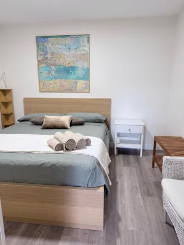 IFEMA Airport Independent Studio with private bathroom one double bed Optional second bedroom