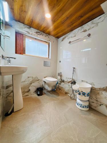 a bathroom with a sink and a toilet at Star Palace in Pahalgām