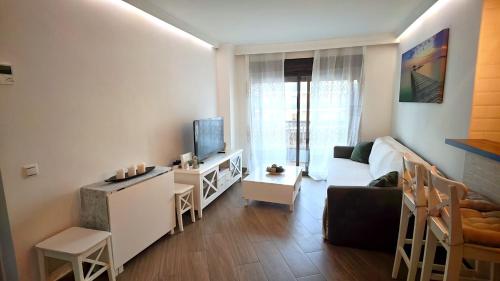 Coqueto apartamento en Puerto Marina con piscina