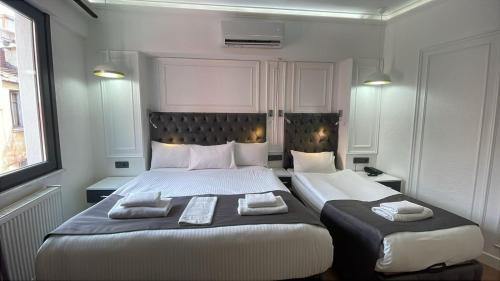 Un pat sau paturi într-o cameră la Efzen hotel