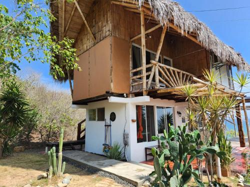 a house with a thatched roof at Casa Las Mantas Santa Marianita in Santa Marianita