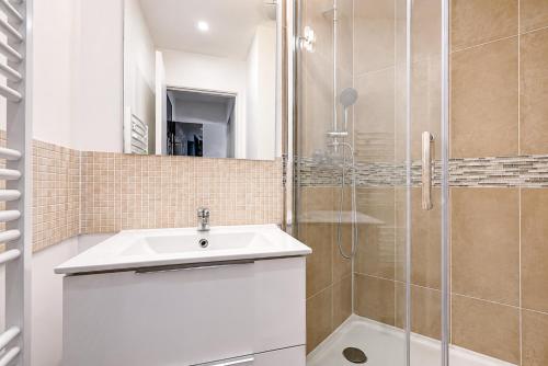 Spacieux appartement à Paris – 10 voyageurs