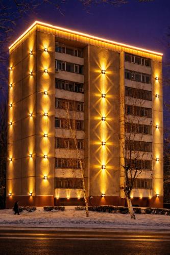 a building with lights on the side of it at Три богатыря in Līsakovsk