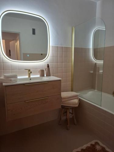 a bathroom with a sink and a mirror and a tub at Cannes à Pied in Cannes