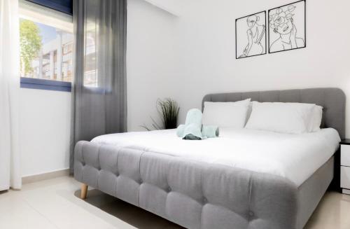 a bedroom with a large bed with white sheets at רויאל דרים אילת in Eilat