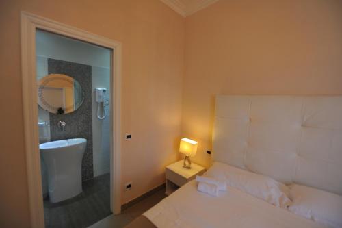 a bedroom with a bed and a bathroom with a tub at Villa Zaccardi in Rome