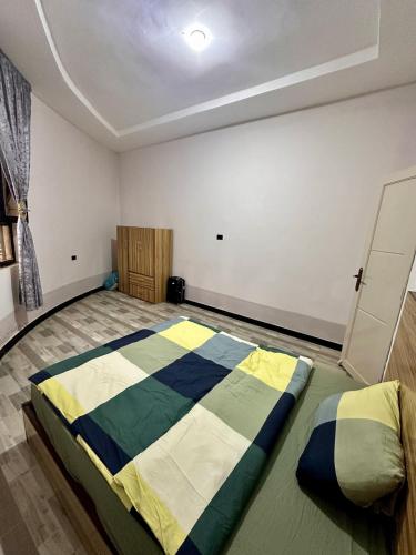 a bedroom with a large bed in a room at Hilm cottage in Āwasa