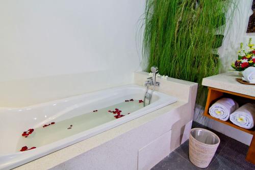 Un baño de Maha Residence Guest House