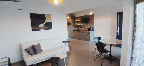 Sea View K Apartments