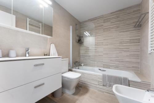 a bathroom with a tub and a toilet and a sink at Casa Miramar Oak 47 in Fuengirola