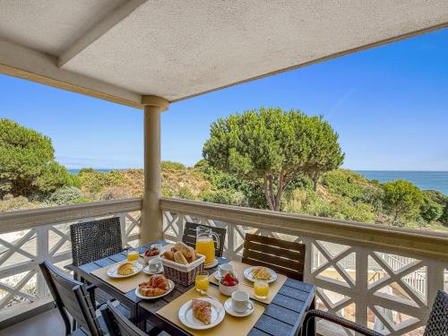 Calm Stunning Beachfront Apartment wSea Views