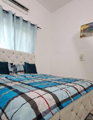 a bedroom with a bed and a window at Chez Bryan in Avéméné