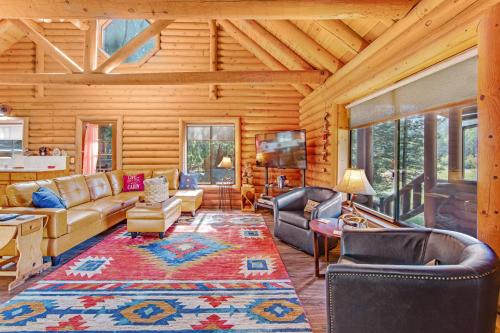 a log cabin living room with couches and a rug at Deer Lane Lodge in Idyllwild