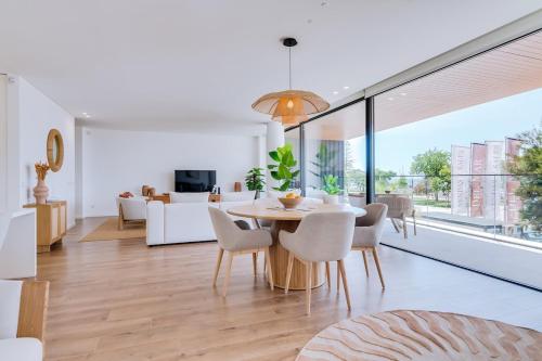 Marina Horizon - 2BR Contemporary Retreat l Olhão