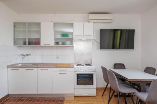 Apartments with parking space nska, Krk - 27654