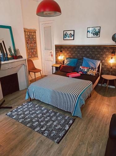 Chez l'habitant, propose Grande chambre Vieux port Marseille