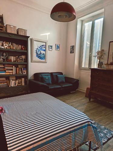 Chez l'habitant, propose Grande chambre Vieux port Marseille