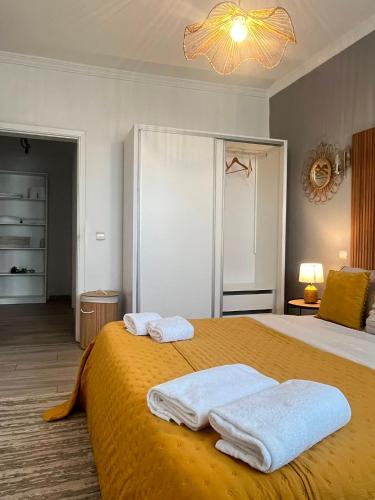 a bedroom with a bed with towels on it at Casa da Susy do Alvão in Vila Real