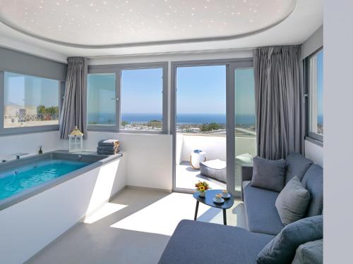 Tatakis Design Hotel With Rooftop Caldera Views