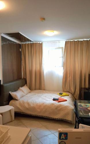 a bedroom with a bed in a room with curtains at Peaceful Retreat at Sunset Resort Complex, Kosharitsa in Kosharitsa