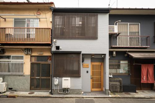 Entire Machiya near Nijo Castle,6 min to Nijo Station,Up to 8 guests