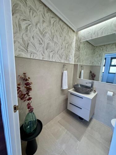 Exclusive 7th floor apartment in Plaza de España