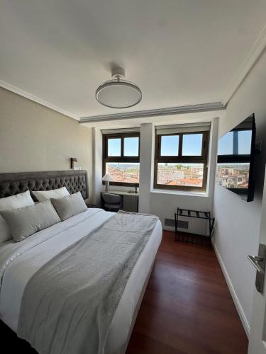 Exclusive 7th floor apartment in Plaza de España