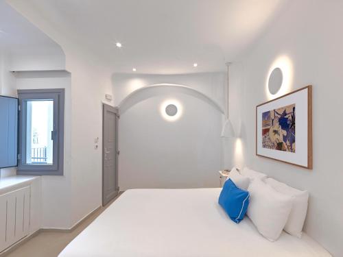 Tatakis Design Hotel With Rooftop Caldera Views