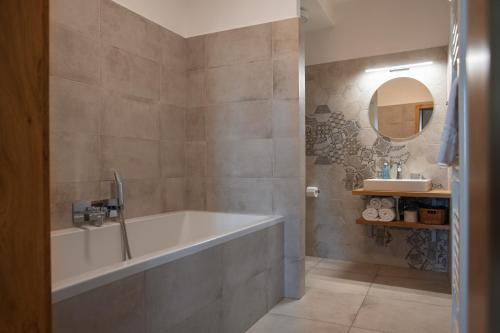 a bathroom with a tub and a sink at Vlaštovčí dům in Nové Město nad Metují