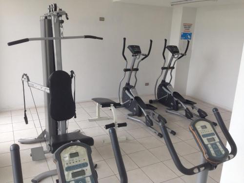 Fitness centrum a/nebo fitness zařízení v ubytování Vista Apartments - Aire Acondicionado y Estacionamiento