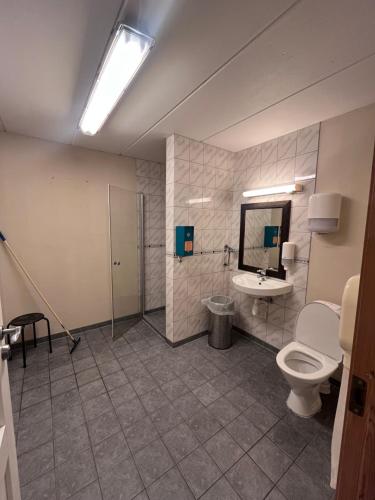 a bathroom with a toilet and a sink at Raet Camping in Færvik